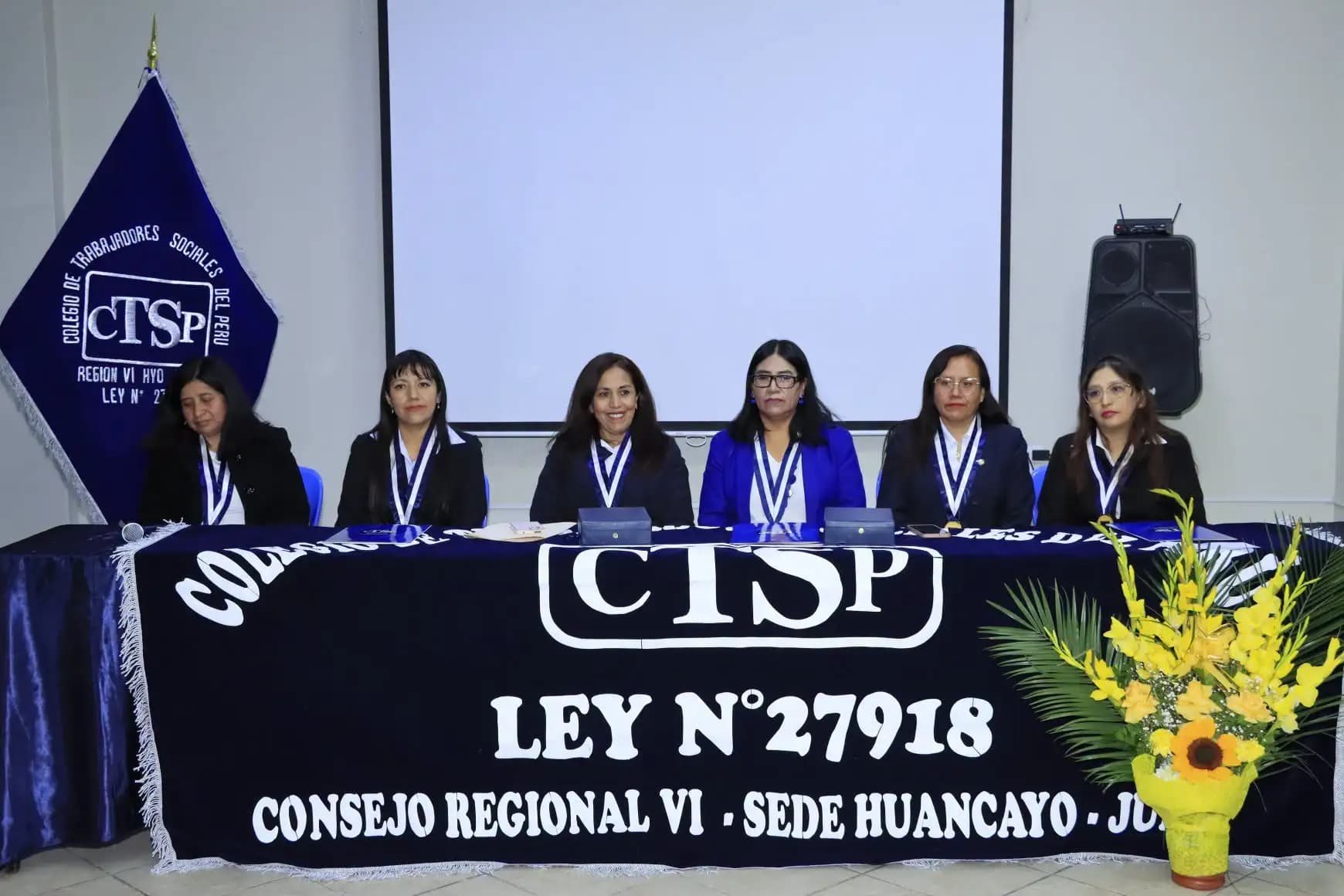 Consejo Directivo Regional VI durante ceremonia institucional