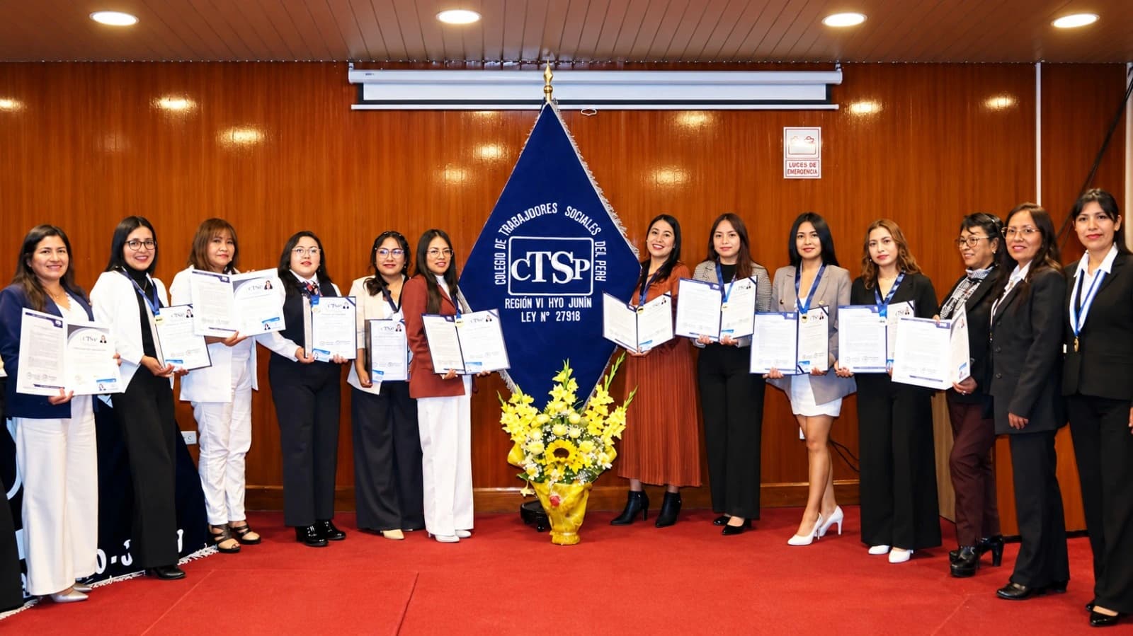 Profesionales reconocidas durante una ceremonia del CTSP